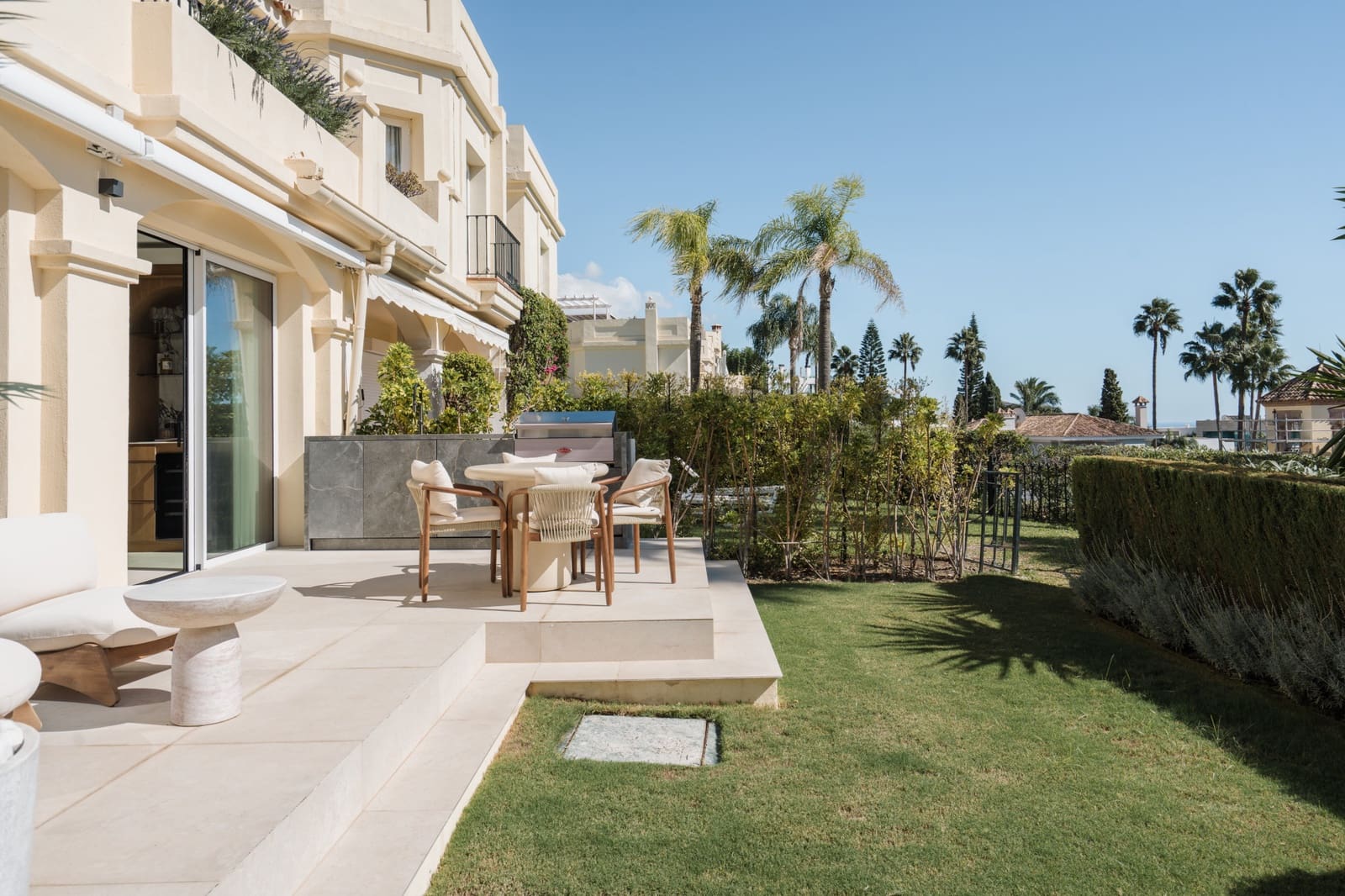 4 bedroom Townhouse for sale in Benahavis with pool garage - € 1,695,000 (Ref: 10173487)