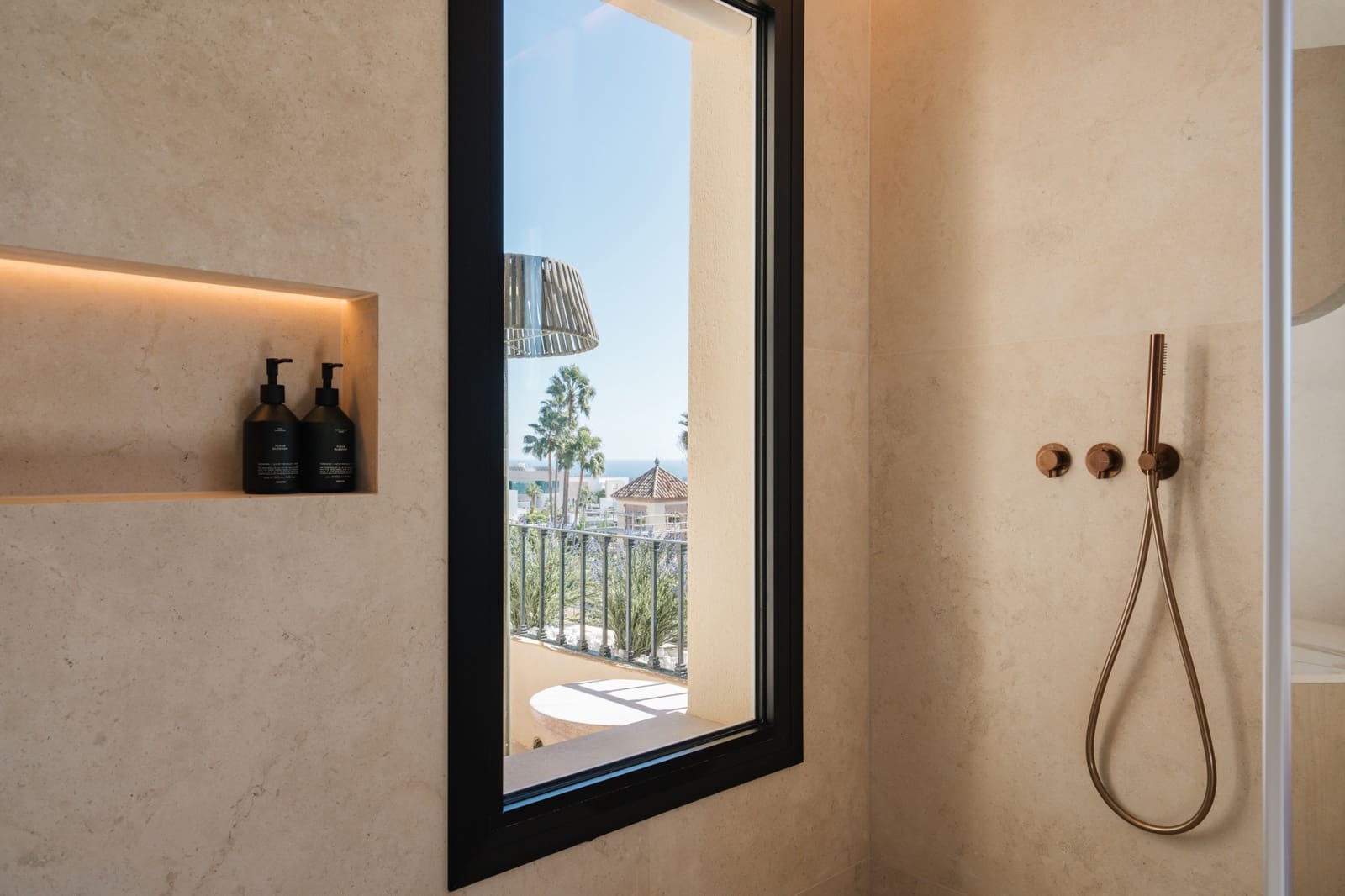 4 bedroom Townhouse for sale in Benahavis with pool garage - € 1,695,000 (Ref: 10173487)