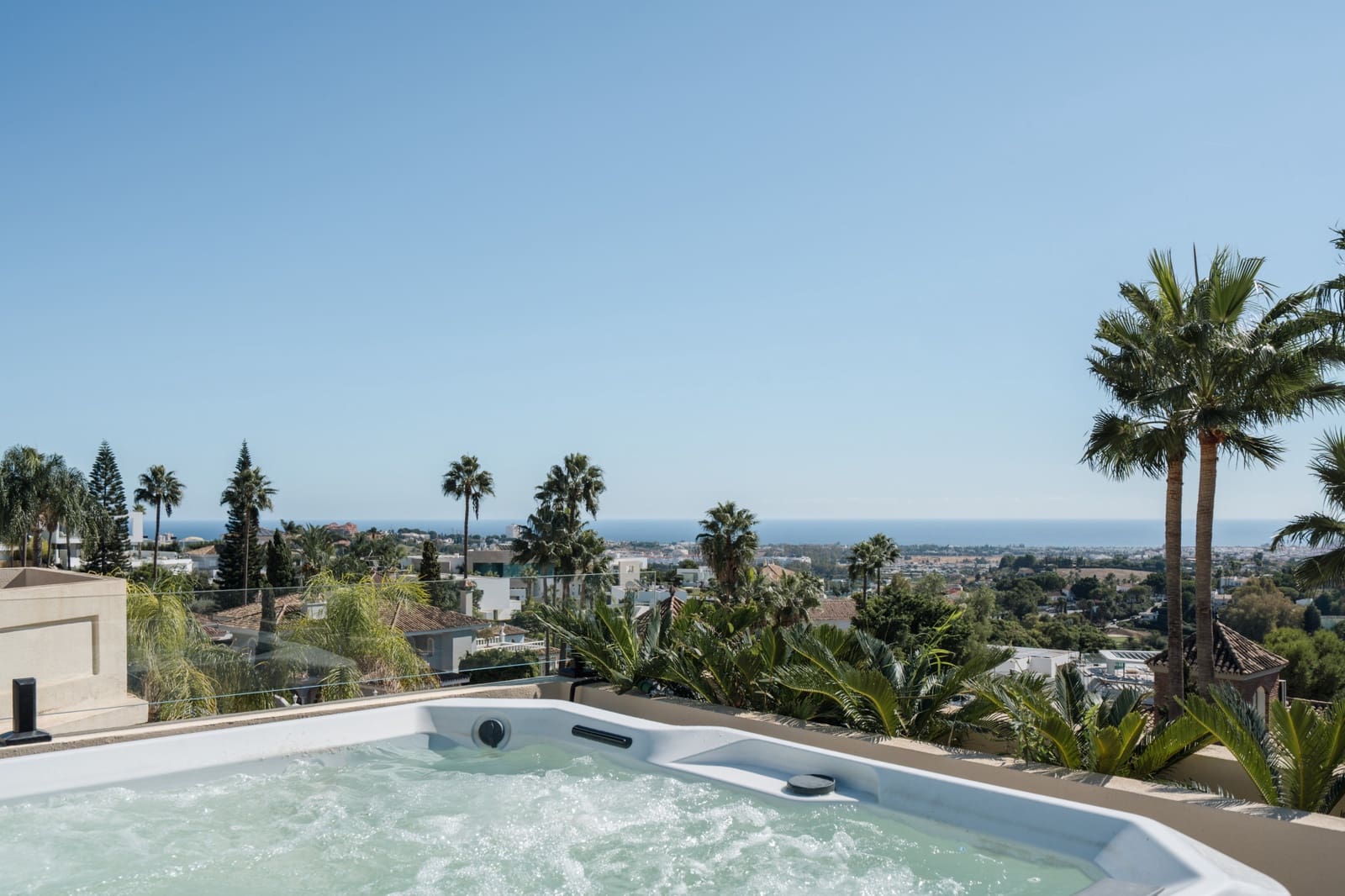 4 bedroom Townhouse for sale in Benahavis with pool garage - € 1,695,000 (Ref: 10173487)