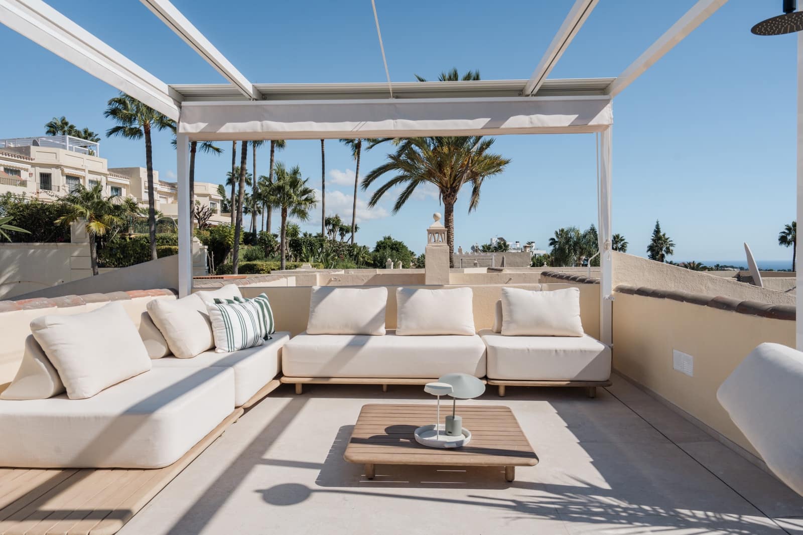 4 bedroom Townhouse for sale in Benahavis with pool garage - € 1,695,000 (Ref: 10173487)