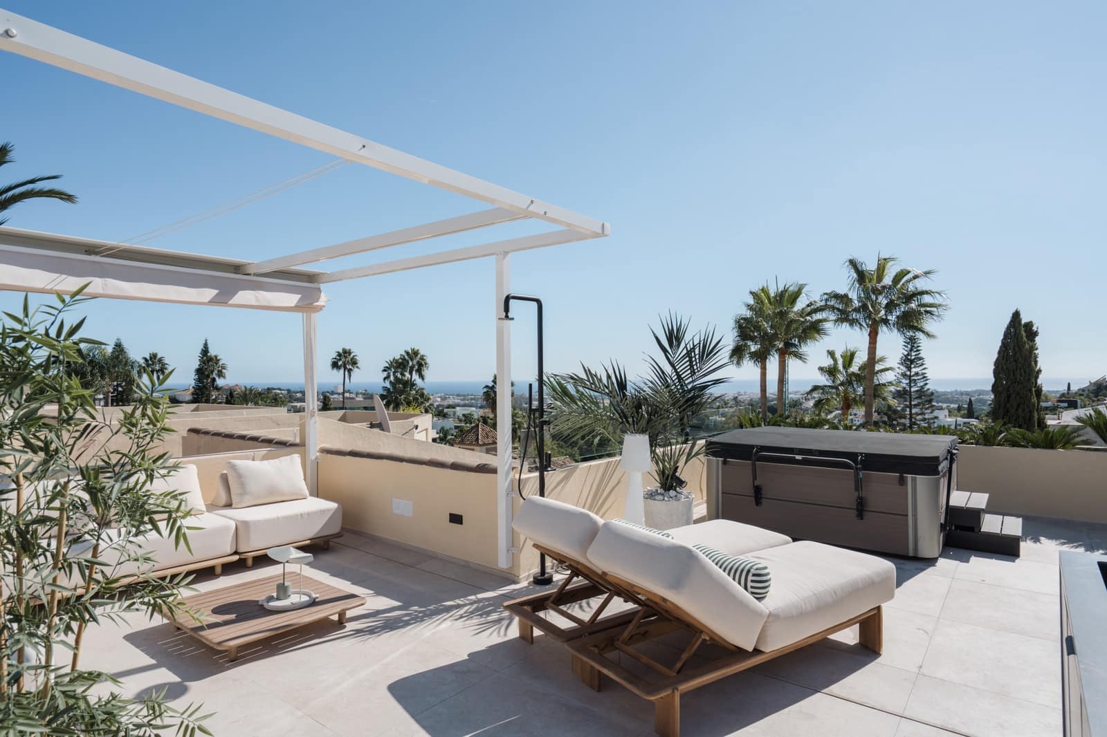 4 bedroom Townhouse for sale in Benahavis with pool garage - € 1,695,000 (Ref: 10173487)