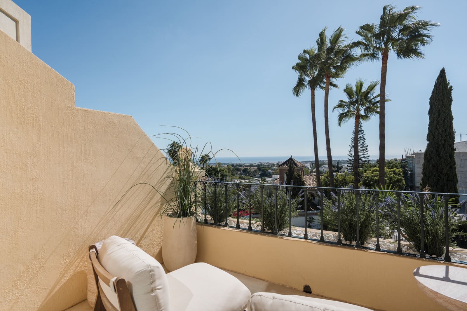 4 bedroom Townhouse for sale in Benahavis with pool garage - € 1,695,000 (Ref: 10173487)