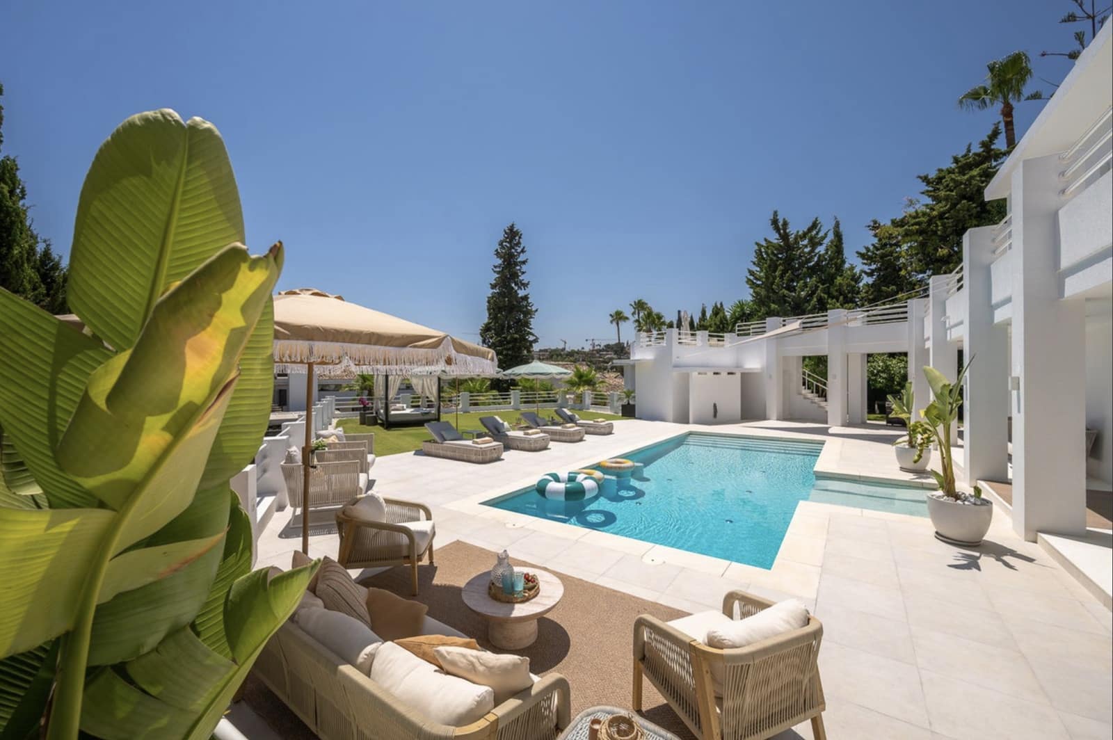 7 slaapkamer Appartement te koop in Nueva Andalucia met zwembad garage - € 4.495.000 (Ref: 10173489)