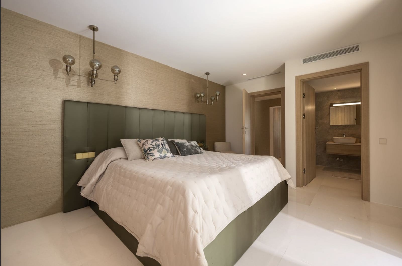 7 slaapkamer Appartement te koop in Nueva Andalucia met zwembad garage - € 4.495.000 (Ref: 10173489)