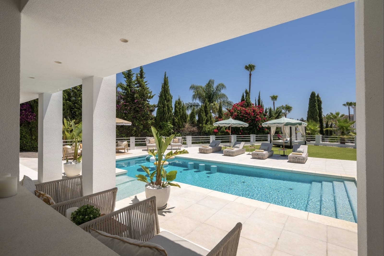 7 slaapkamer Appartement te koop in Nueva Andalucia met zwembad garage - € 4.495.000 (Ref: 10173489)