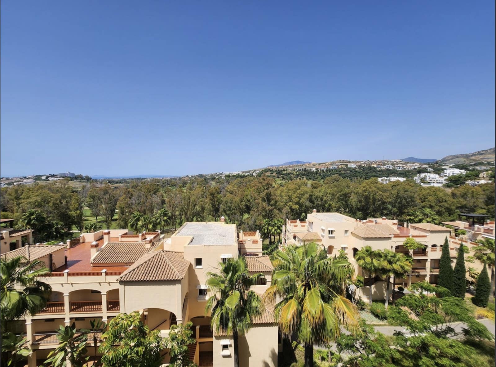 3 soveværelse Penthouse til salg i El Paraiso med swimmingpool garage - € 1.075.000 (Ref: 10173490)