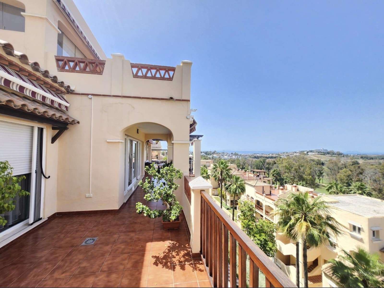 3 soveværelse Penthouse til salg i El Paraiso med swimmingpool garage - € 1.075.000 (Ref: 10173490)