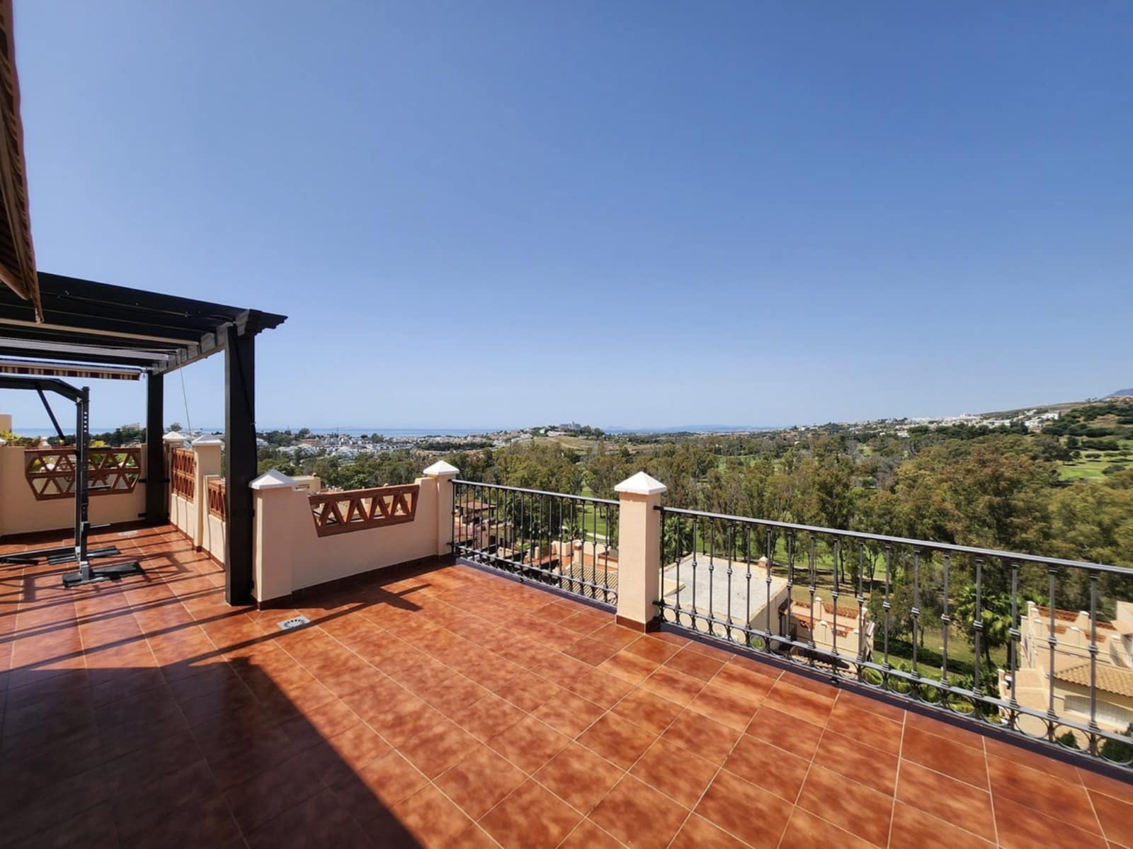 3 soveværelse Penthouse til salg i El Paraiso med swimmingpool garage - € 1.075.000 (Ref: 10173490)
