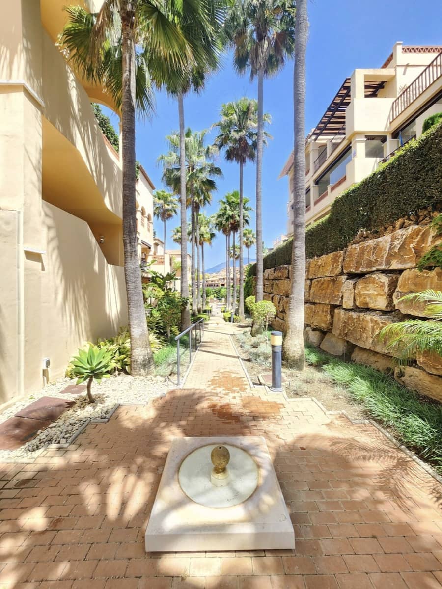 3 soveværelse Penthouse til salg i El Paraiso med swimmingpool garage - € 1.075.000 (Ref: 10173490)