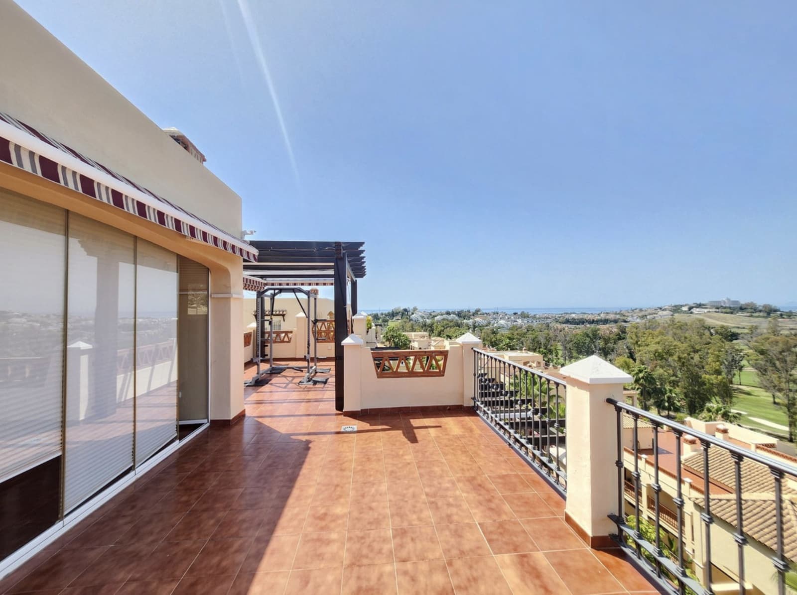 3 soveværelse Penthouse til salg i El Paraiso med swimmingpool garage - € 1.075.000 (Ref: 10173490)