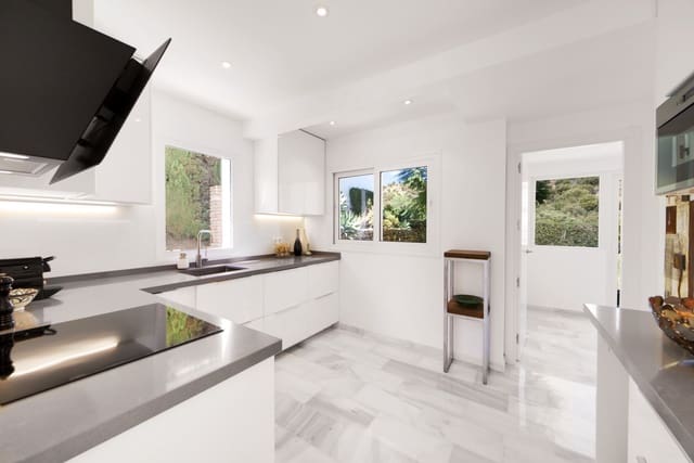 3 makuuhuone Huvila myytävänä paikassa Calahonda, Mijas mukana uima-altaan - 875 000 € (Ref: 10173491)