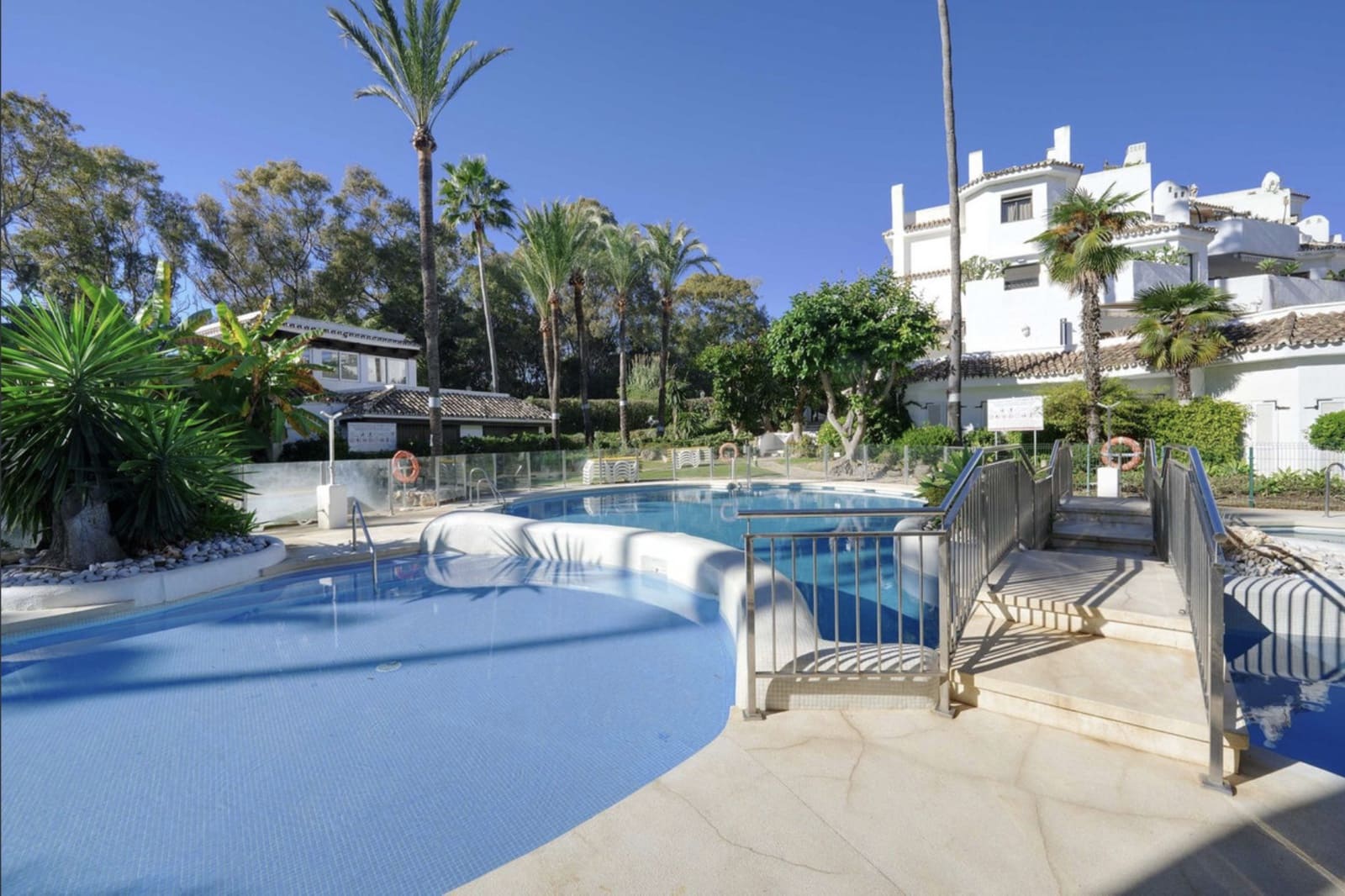 5 sovrum Takvåning till salu i Marbella med pool garage - 1 050 000 € (Ref: 10173494)