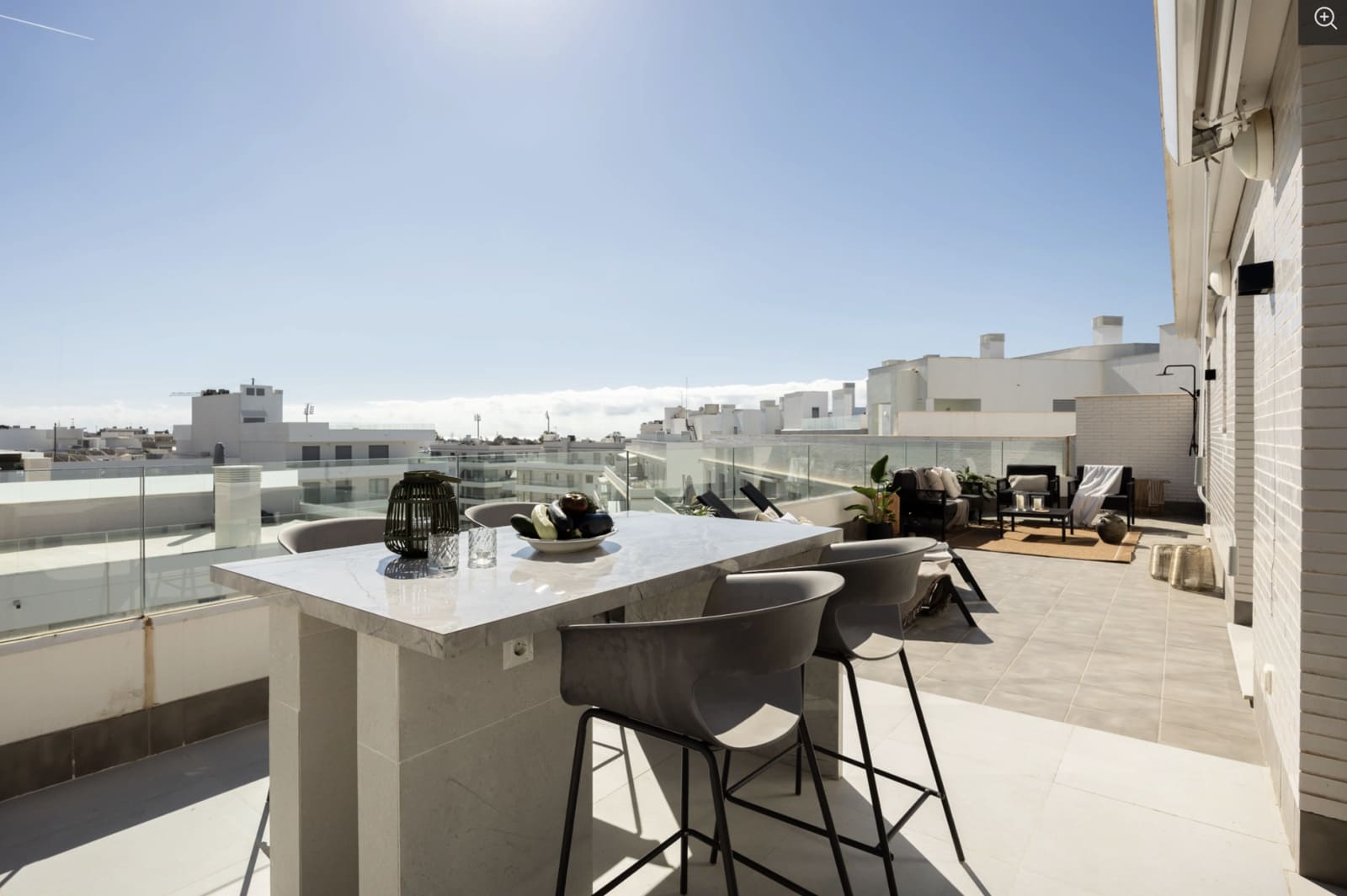 2 soverom Penthouse til salgs i Nueva Andalucia med svømmebasseng garasje - € 750 000 (Ref: 10173495)