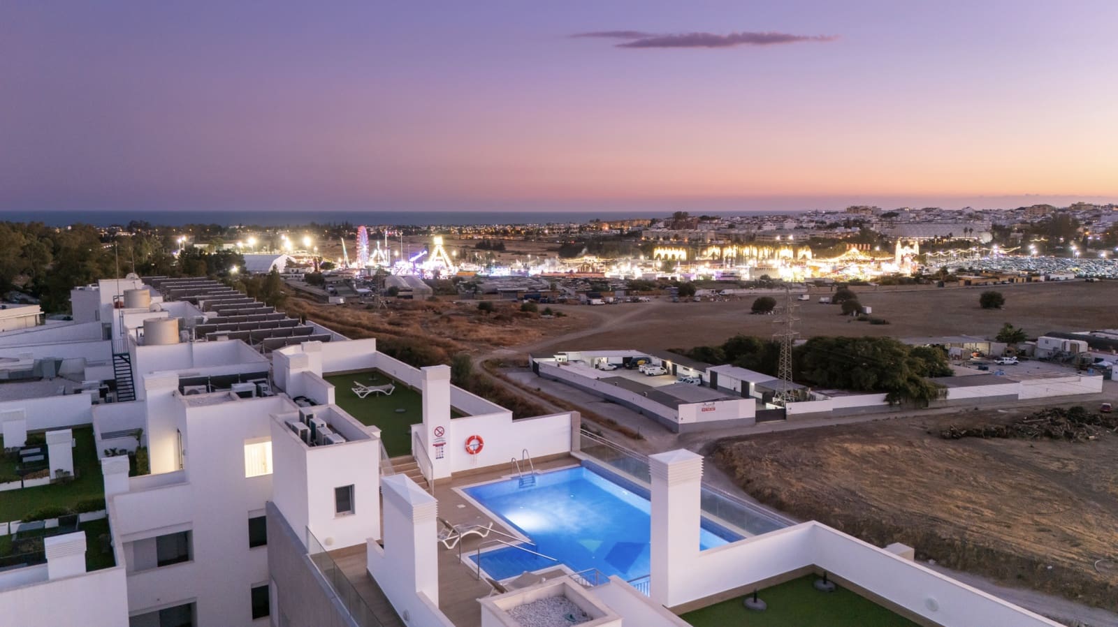2 soverom Penthouse til salgs i Nueva Andalucia med svømmebasseng garasje - € 750 000 (Ref: 10173495)