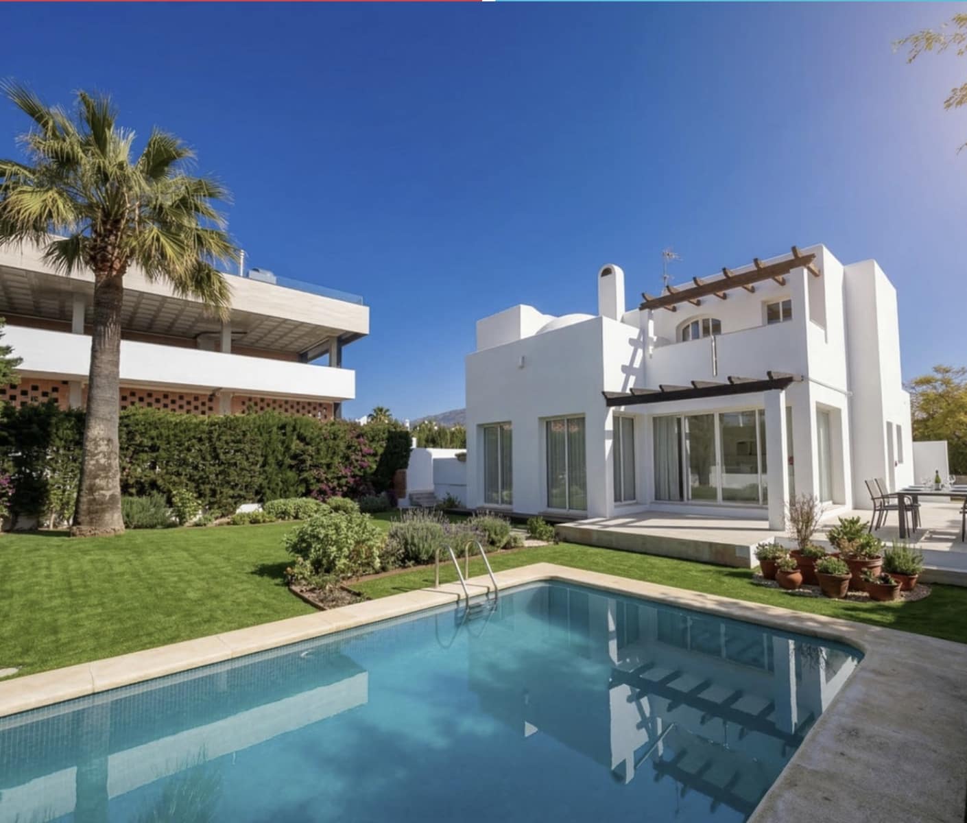 5 soverom Villa til salgs i Nueva Andalucia med svømmebasseng garasje - € 1 330 000 (Ref: 10174909)