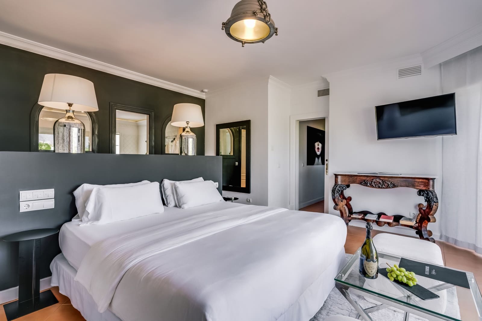 3 Zimmer Apartment zu verkaufen in Nueva Andalucia mit Pool Garage - 1.499.000 € (Ref: 10174910)