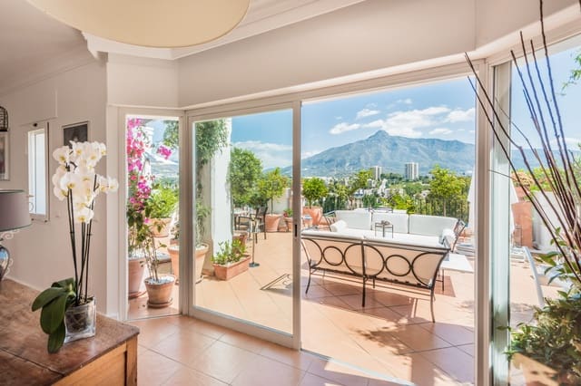 3 sypialnia Apartament na sprzedaż w Nueva Andalucia, Marbella z basenem garażem - 1 499 000 € (Ref: 10174910)