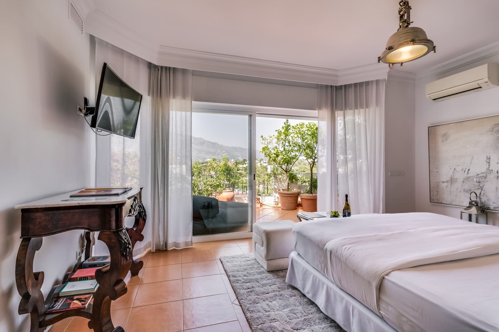 3 Zimmer Apartment zu verkaufen in Nueva Andalucia mit Pool Garage - 1.499.000 € (Ref: 10174910)