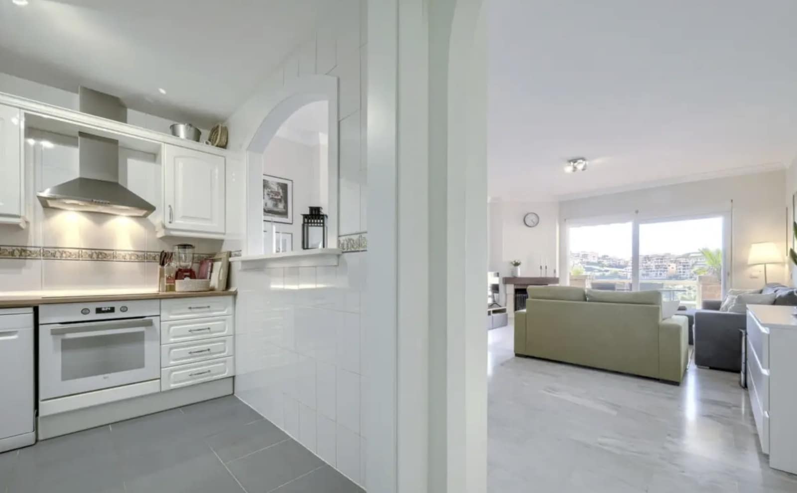 2 sypialnia Apartament na sprzedaż w Calahonda z basenem garażem - 345 000 € (Ref: 10174911)