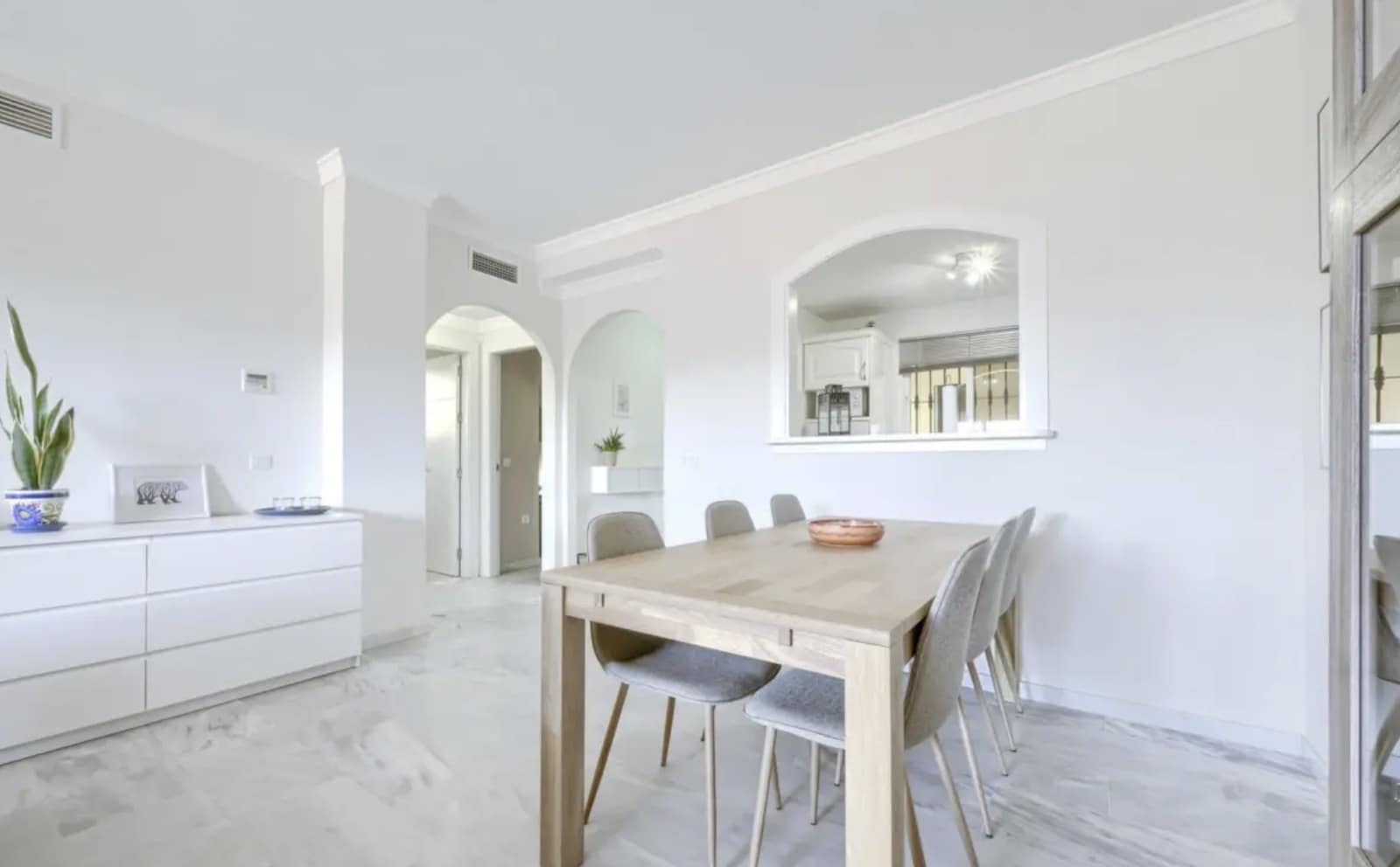 2 sypialnia Apartament na sprzedaż w Calahonda z basenem garażem - 345 000 € (Ref: 10174911)