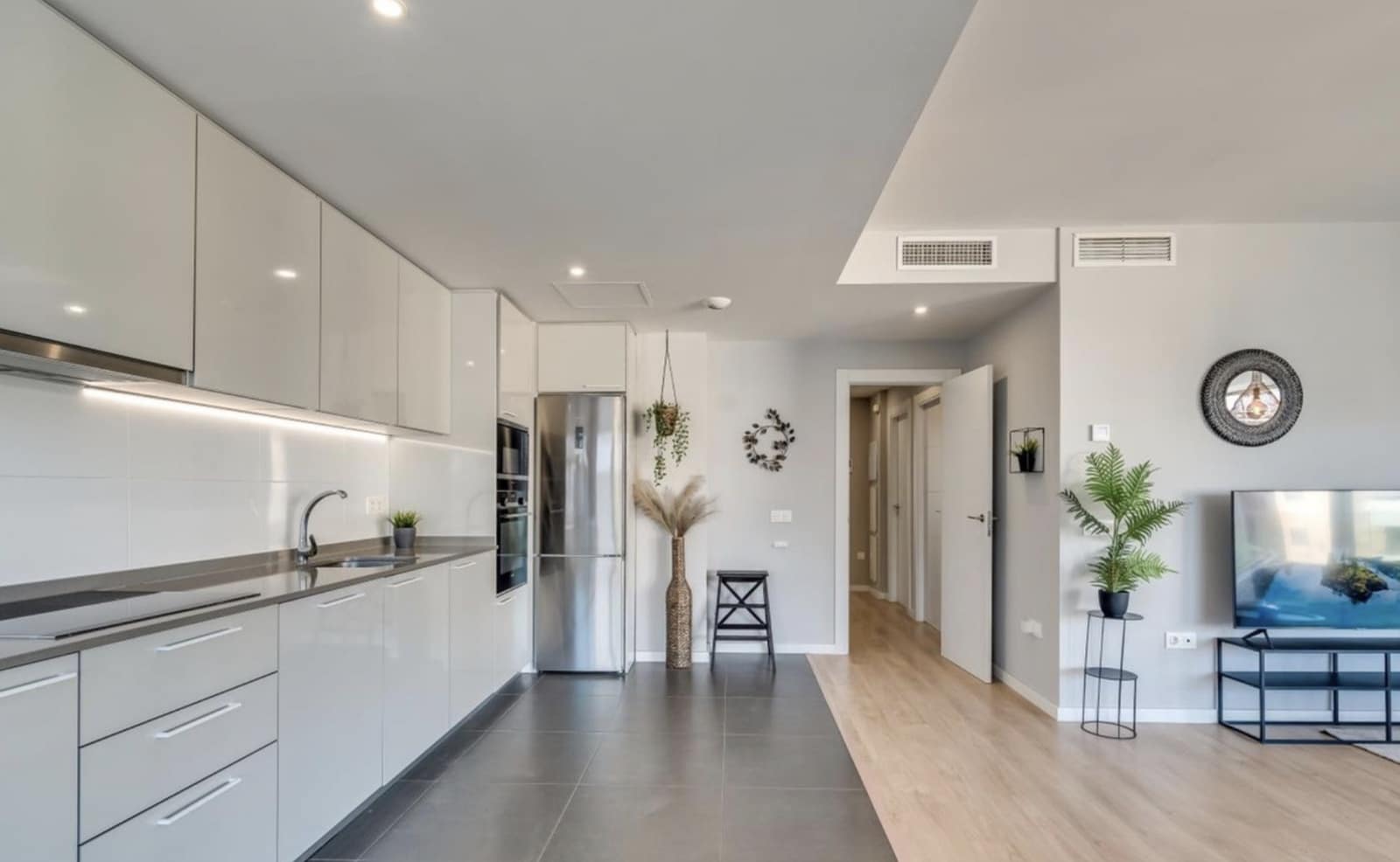 3 soverom Leilighet til salgs i Nueva Andalucia med svømmebasseng garasje - € 550 000 (Ref: 10177014)