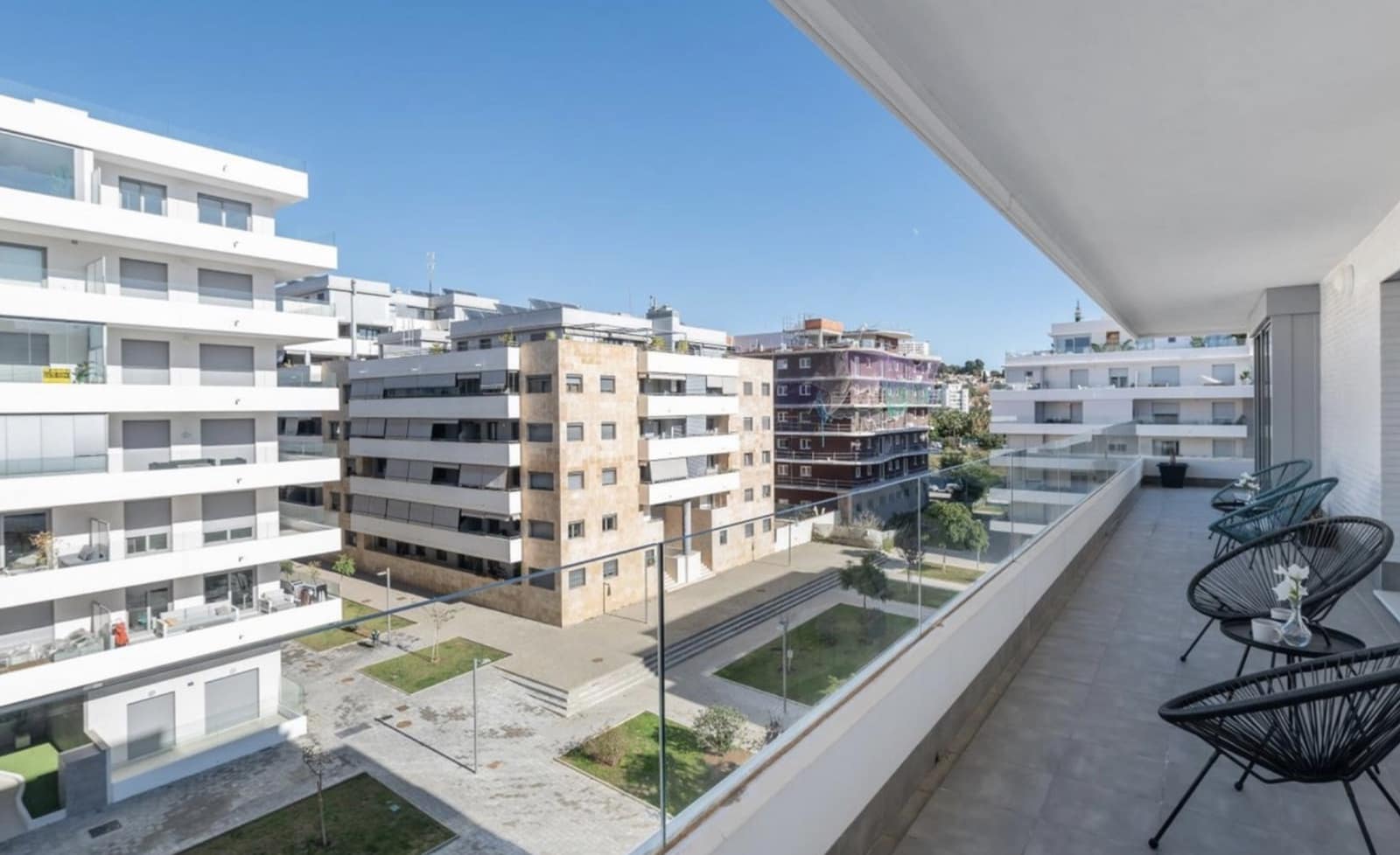 3 soverom Leilighet til salgs i Nueva Andalucia med svømmebasseng garasje - € 550 000 (Ref: 10177014)