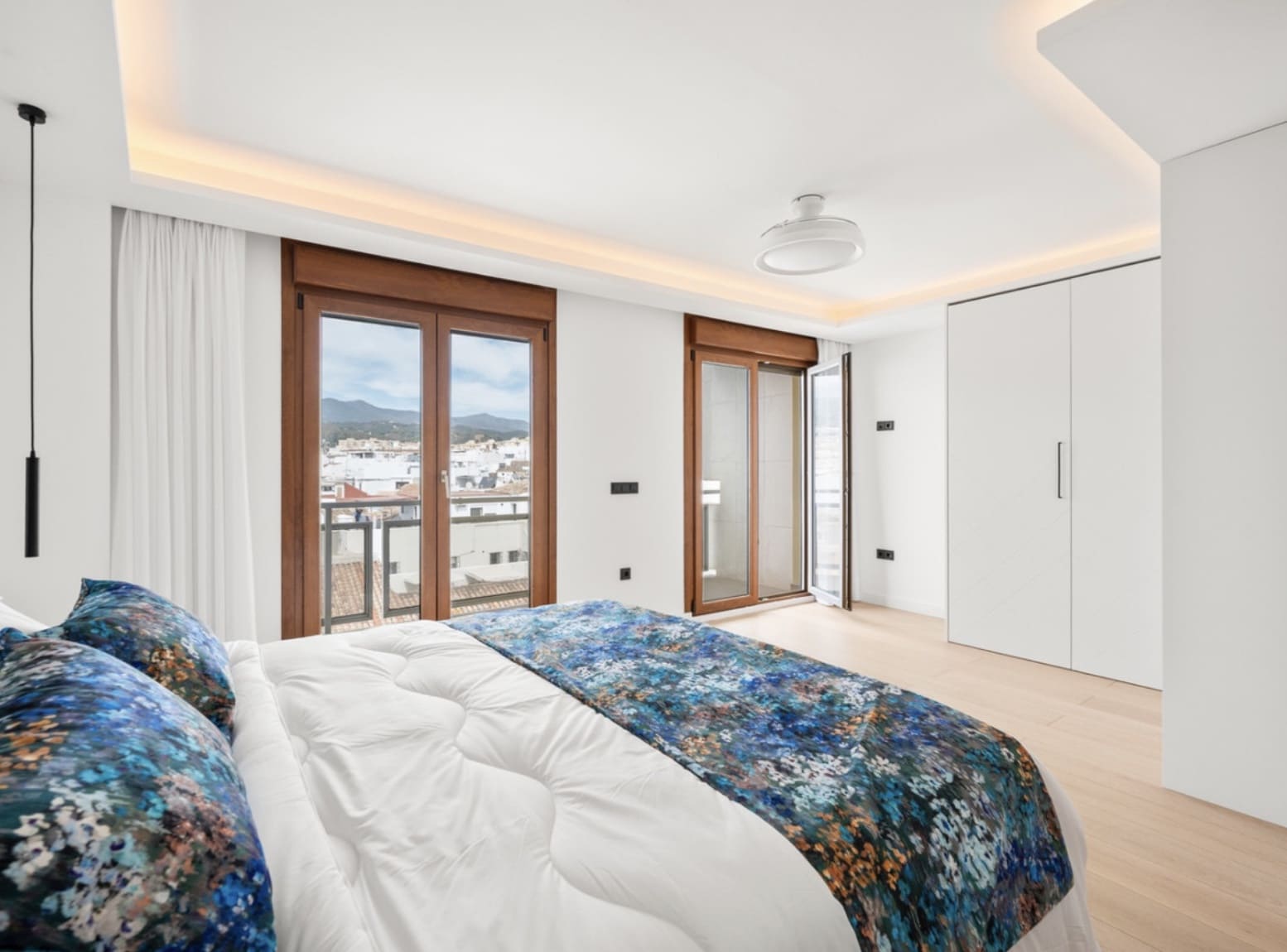 3 soverom Penthouse til salgs i Estepona med garasje - € 1 560 000 (Ref: 10180416)