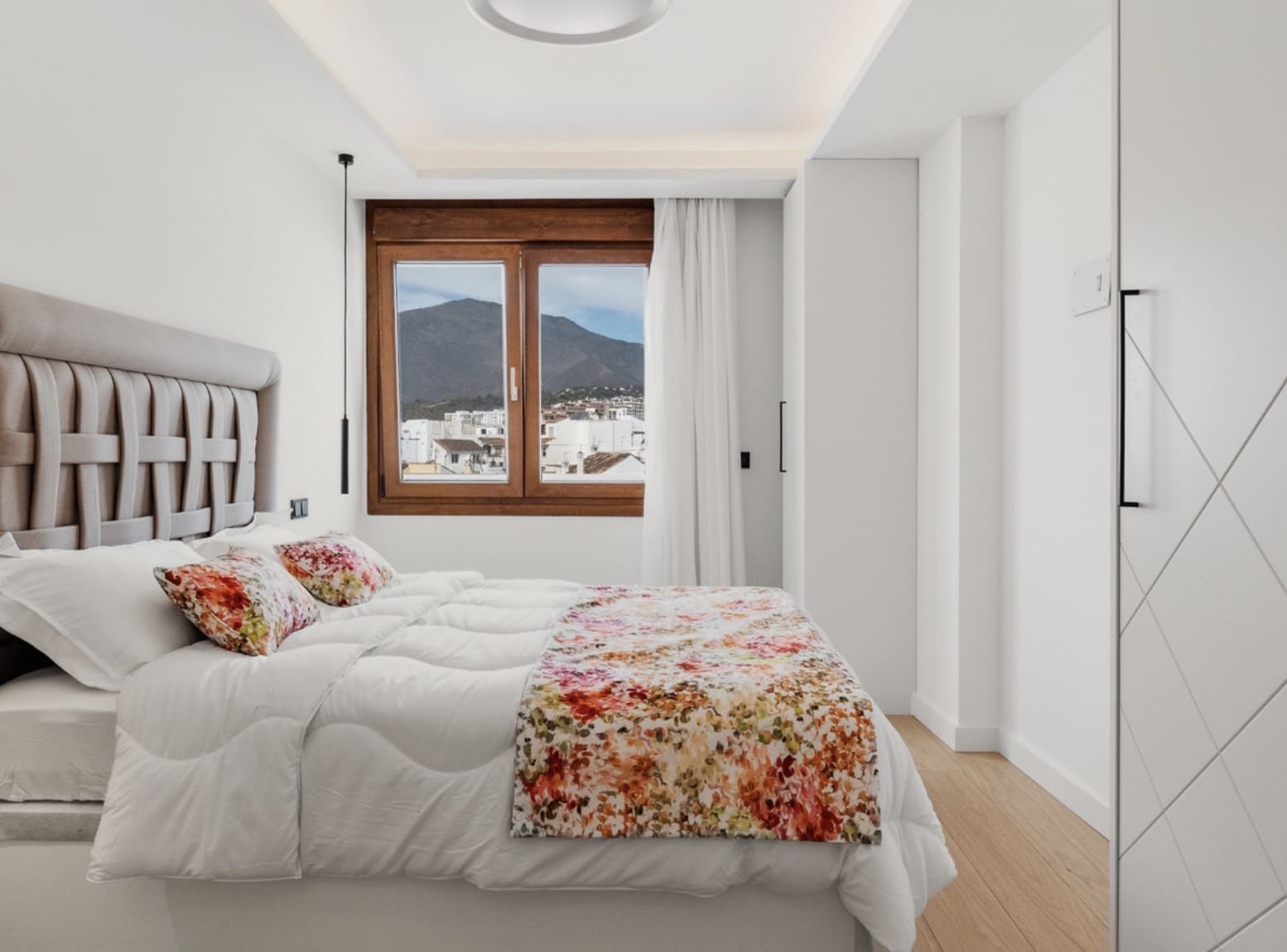 3 soverom Penthouse til salgs i Estepona med garasje - € 1 560 000 (Ref: 10180416)