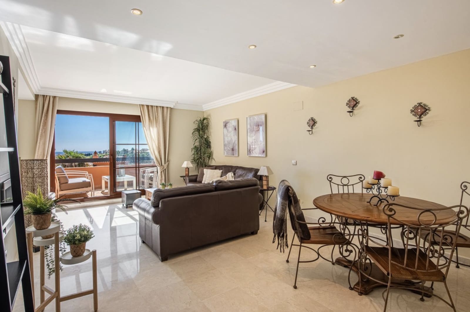 3 sypialnia Penthouse na sprzedaż w Benahavis z basenem garażem - 649 000 € (Ref: 10182896)
