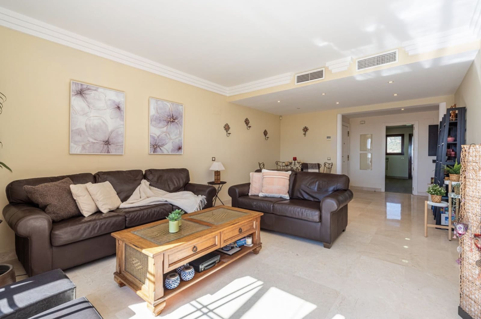 3 sypialnia Penthouse na sprzedaż w Benahavis z basenem garażem - 649 000 € (Ref: 10182896)