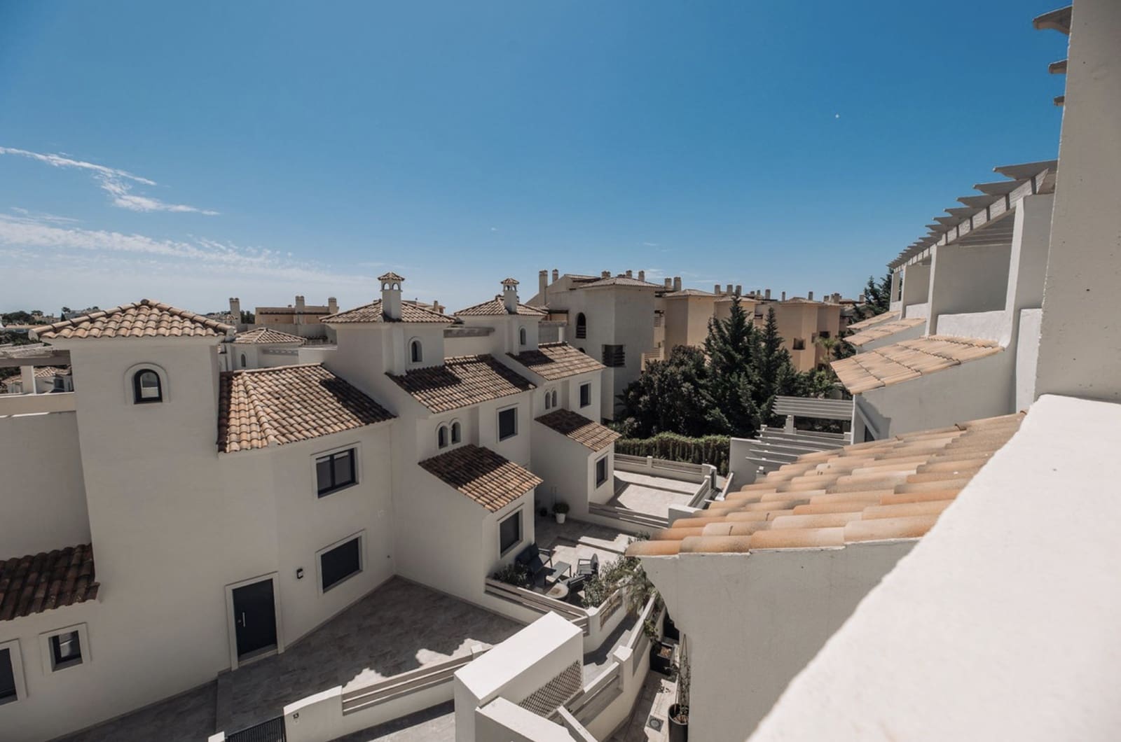 3 Zimmer Haus zu verkaufen in El Paraiso mit Pool Garage - 560.000 € (Ref: 10182897)