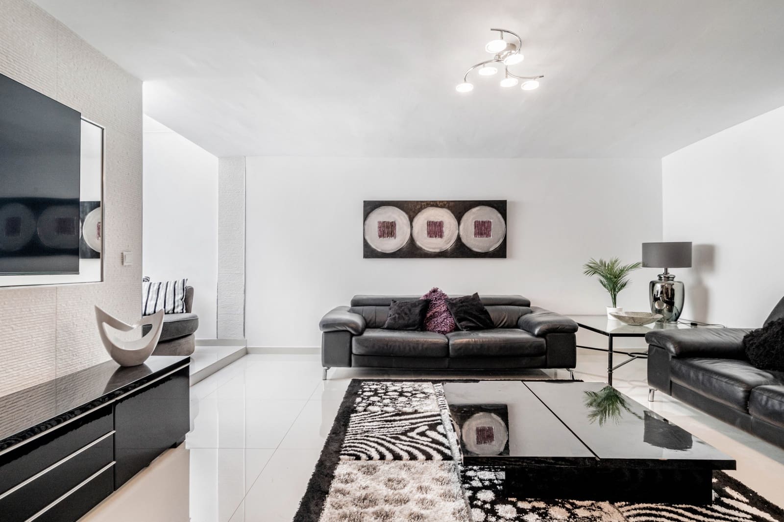 6 slaapkamer Villa te koop in Nueva Andalucia met zwembad garage - € 1.800.000 (Ref: 7955496)