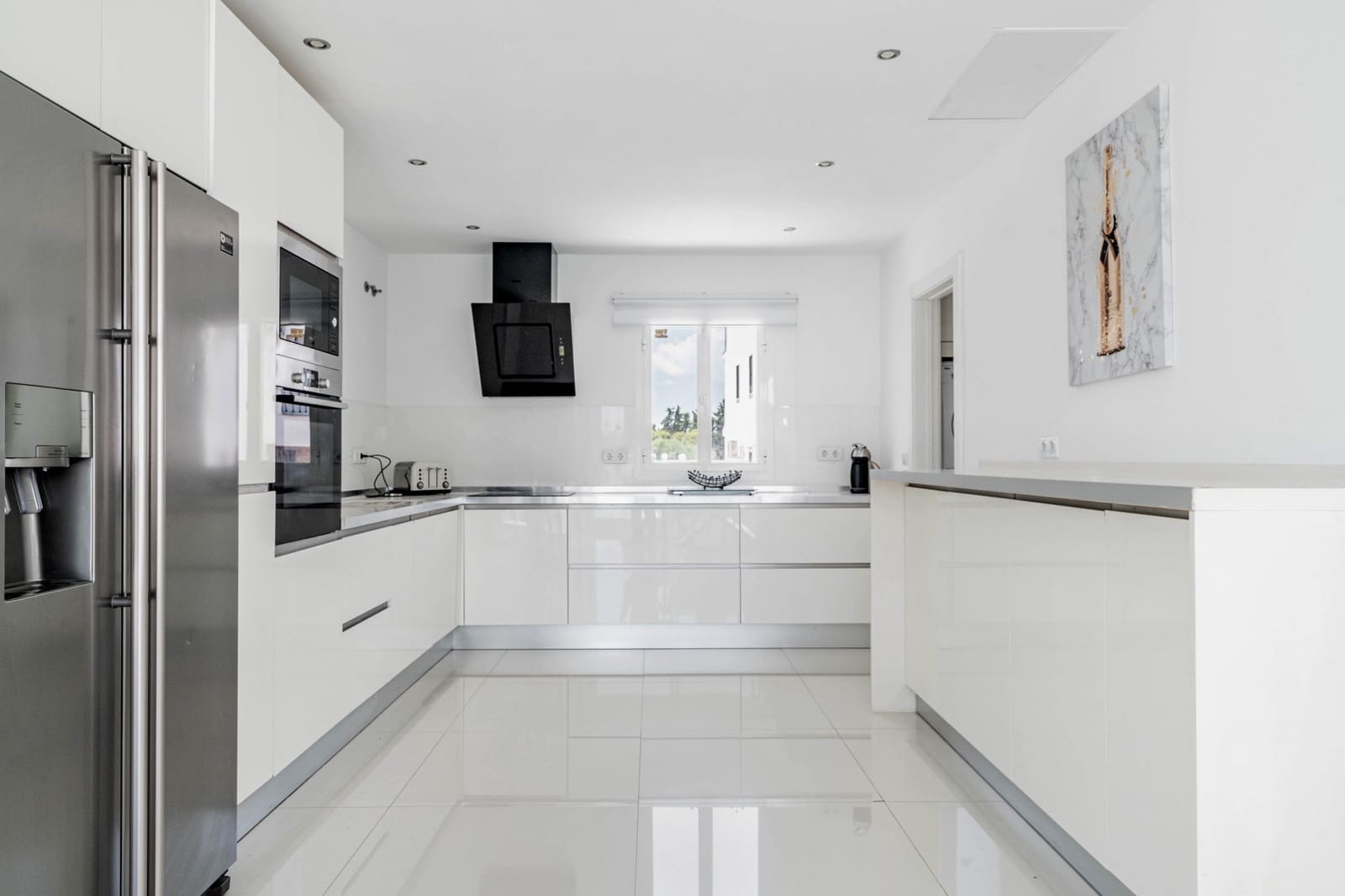 6 slaapkamer Villa te koop in Nueva Andalucia met zwembad garage - € 1.800.000 (Ref: 7955496)