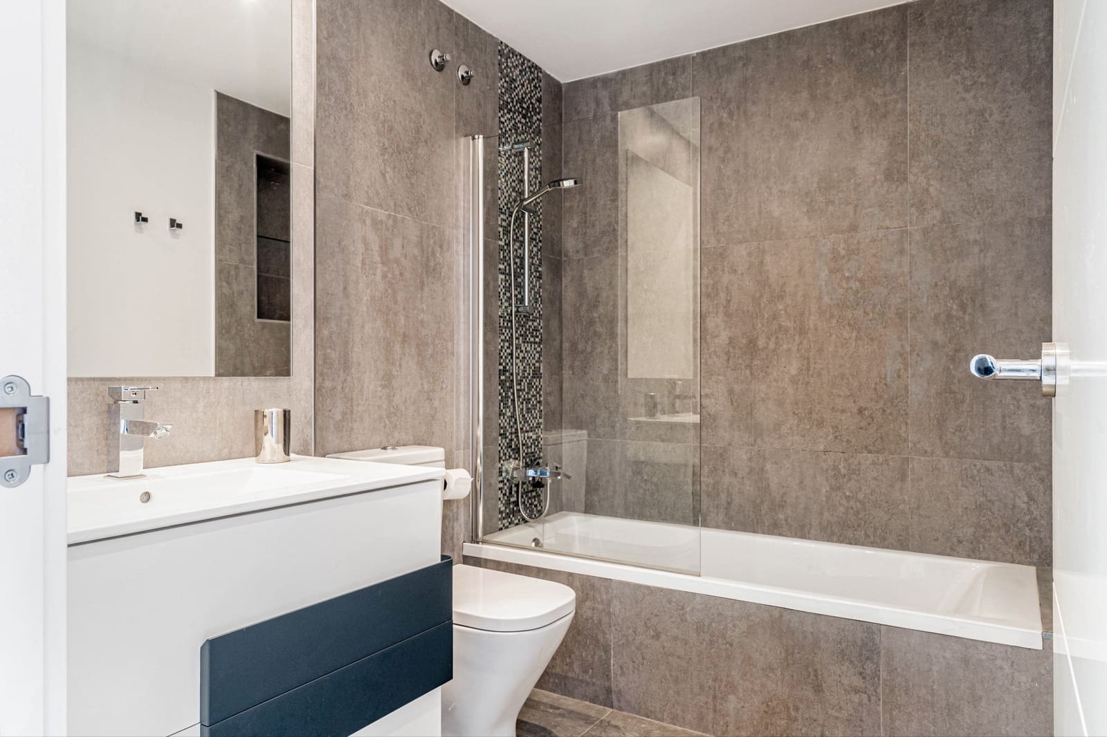 6 slaapkamer Villa te koop in Nueva Andalucia met zwembad garage - € 1.800.000 (Ref: 7955496)