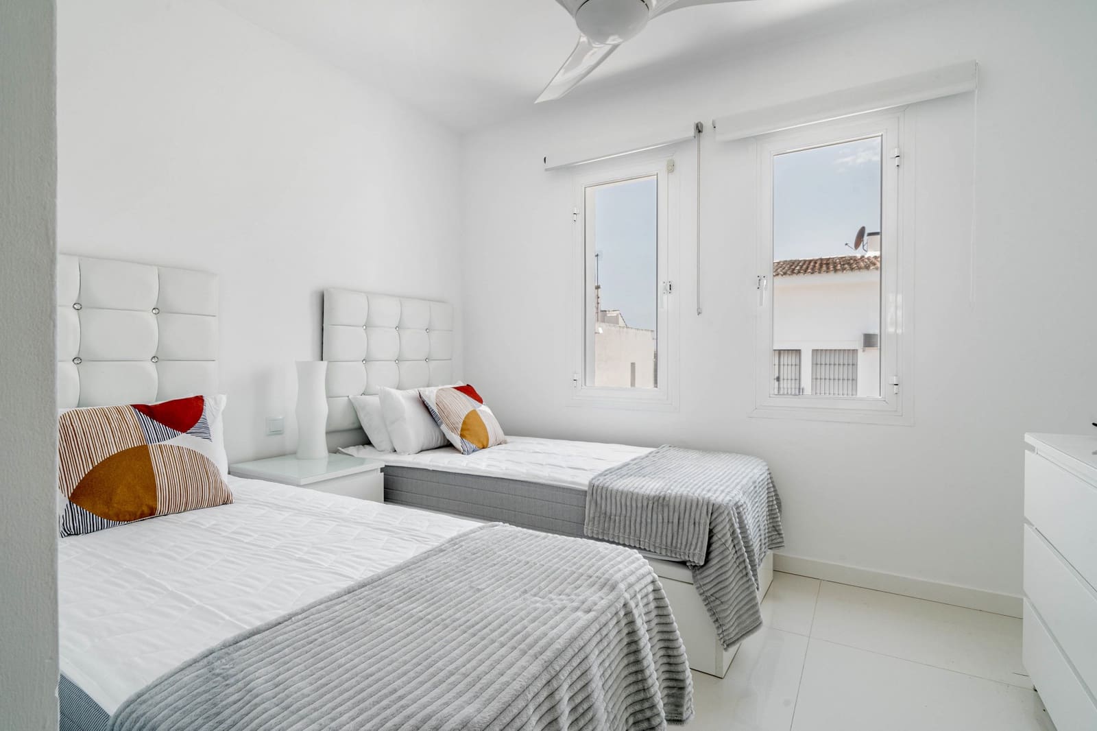 6 slaapkamer Villa te koop in Nueva Andalucia met zwembad garage - € 1.800.000 (Ref: 7955496)