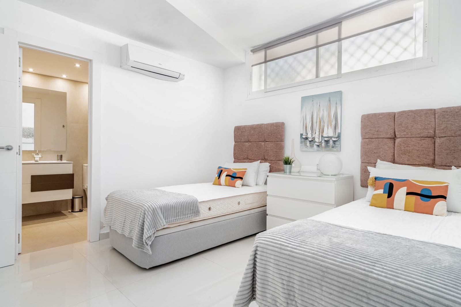 6 slaapkamer Villa te koop in Nueva Andalucia met zwembad garage - € 1.800.000 (Ref: 7955496)