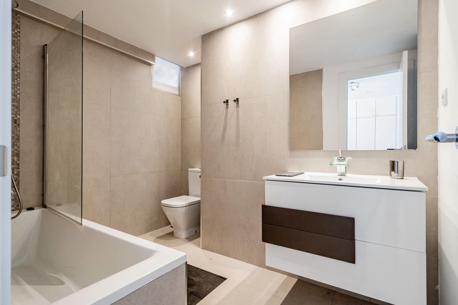 6 slaapkamer Villa te koop in Nueva Andalucia met zwembad garage - € 1.800.000 (Ref: 7955496)