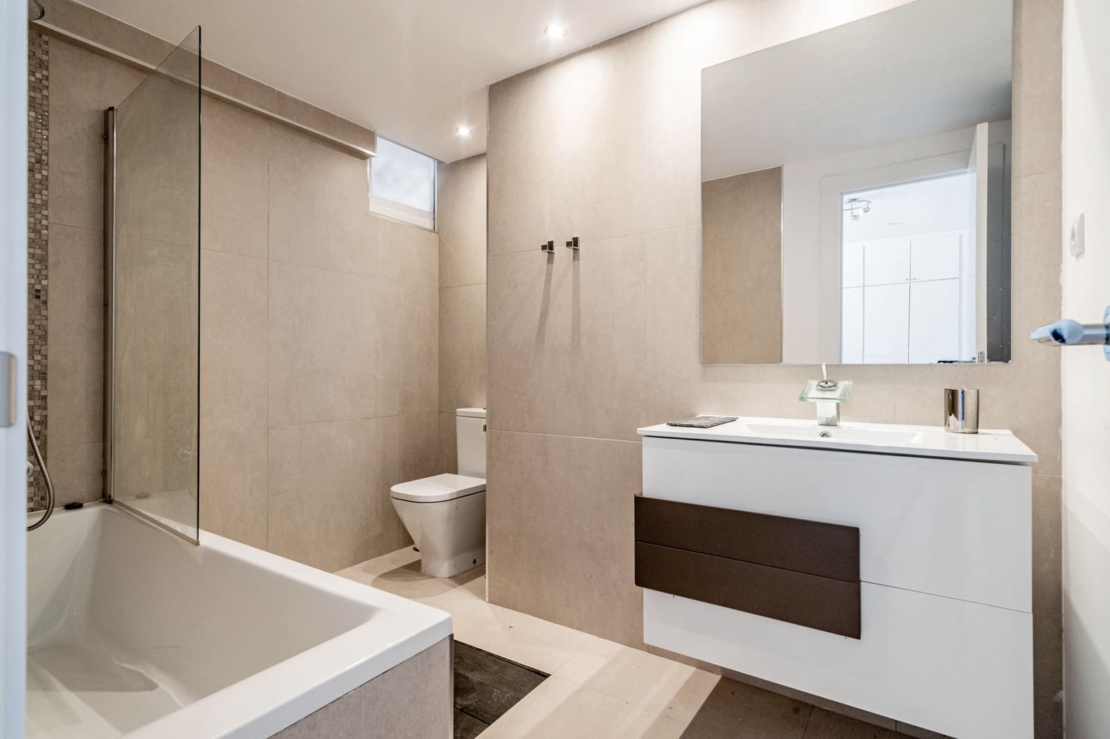 6 sypialnia Willa na sprzedaż w Nueva Andalucia z basenem garażem - 1 750 000 € (Ref: 7955496)