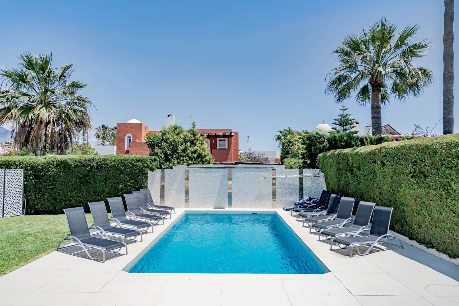 6 sypialnia Willa na sprzedaż w Nueva Andalucia z basenem garażem - 1 750 000 € (Ref: 7955496)