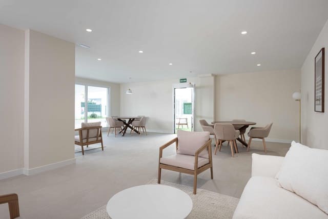 2 soverom Leilighet til salgs i Nueva Andalucia, Marbella med svømmebasseng garasje - € 564 375 (Ref: 7955701)