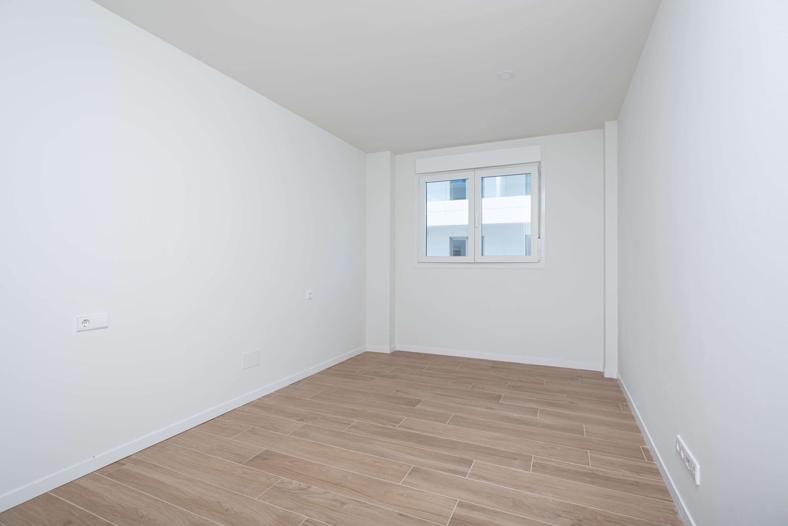 2 sypialnia Apartament na sprzedaż w Nueva Andalucia z basenem garażem - 564 375 € (Ref: 7955701)
