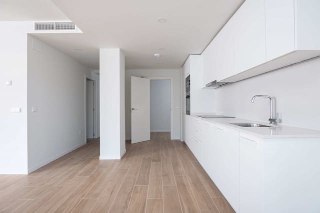 2 sypialnia Apartament na sprzedaż w Nueva Andalucia, Marbella z basenem garażem - 564 375 € (Ref: 7955701)