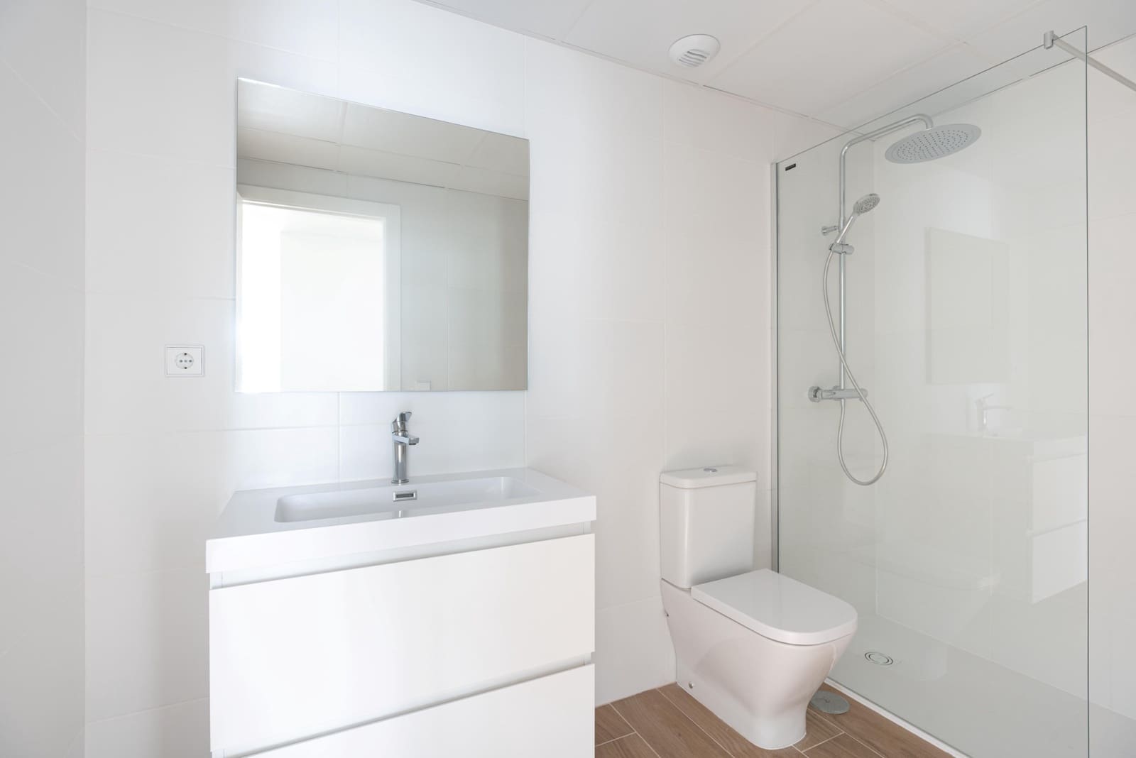 2 sypialnia Apartament na sprzedaż w Nueva Andalucia z basenem garażem - 564 375 € (Ref: 7955701)