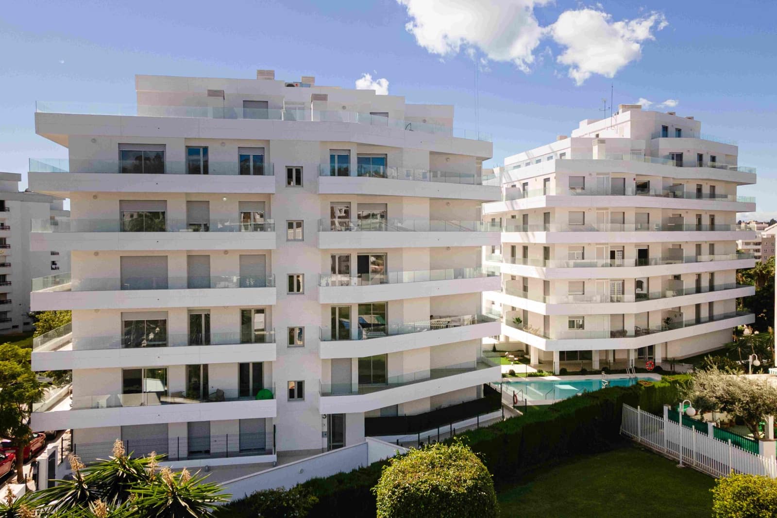2 sypialnia Apartament na sprzedaż w Nueva Andalucia z basenem garażem - 564 375 € (Ref: 7955701)