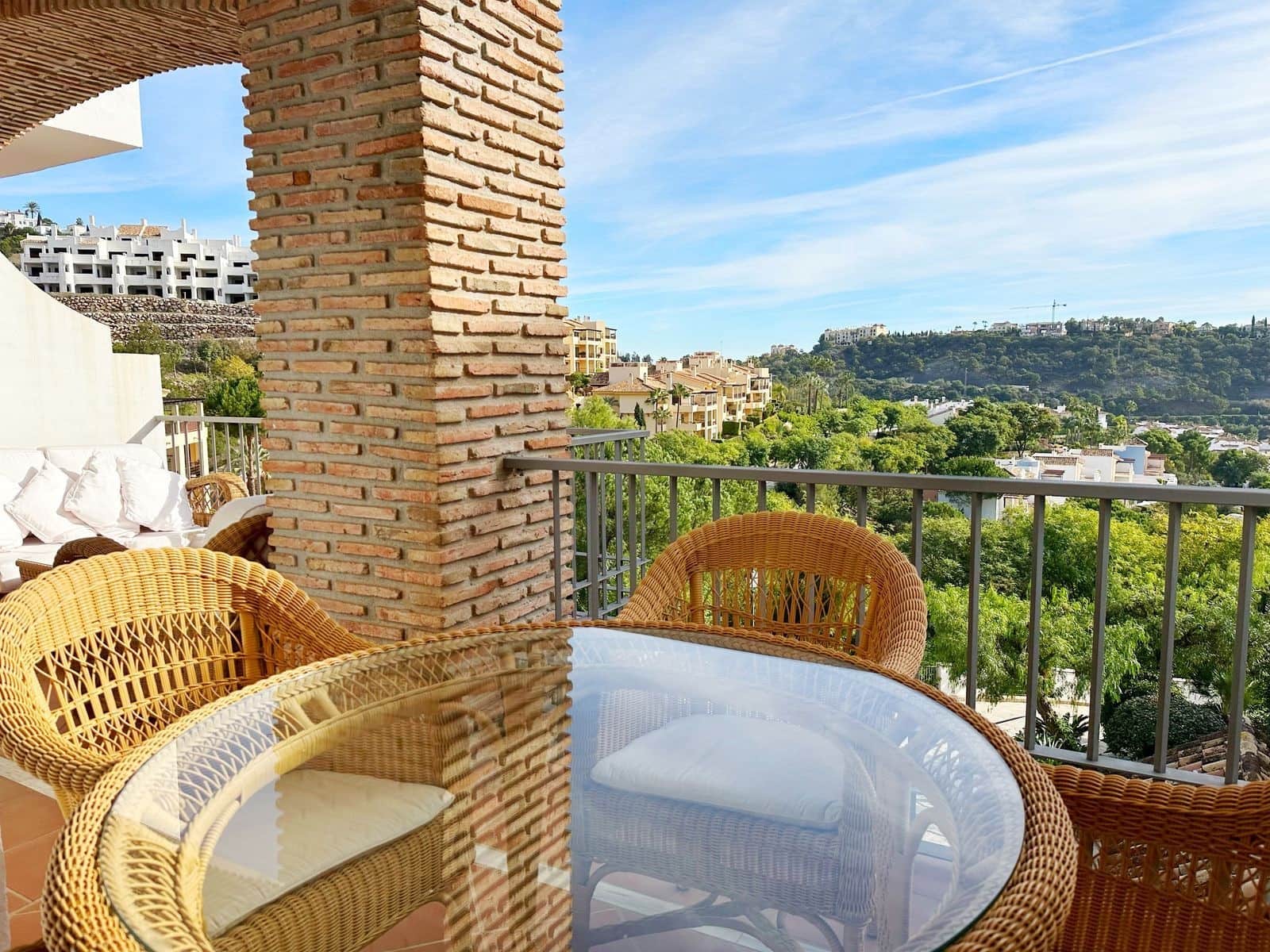 3 sypialnia Apartament na sprzedaż w Benahavis z basenem garażem - 385 000 € (Ref: 8023067)