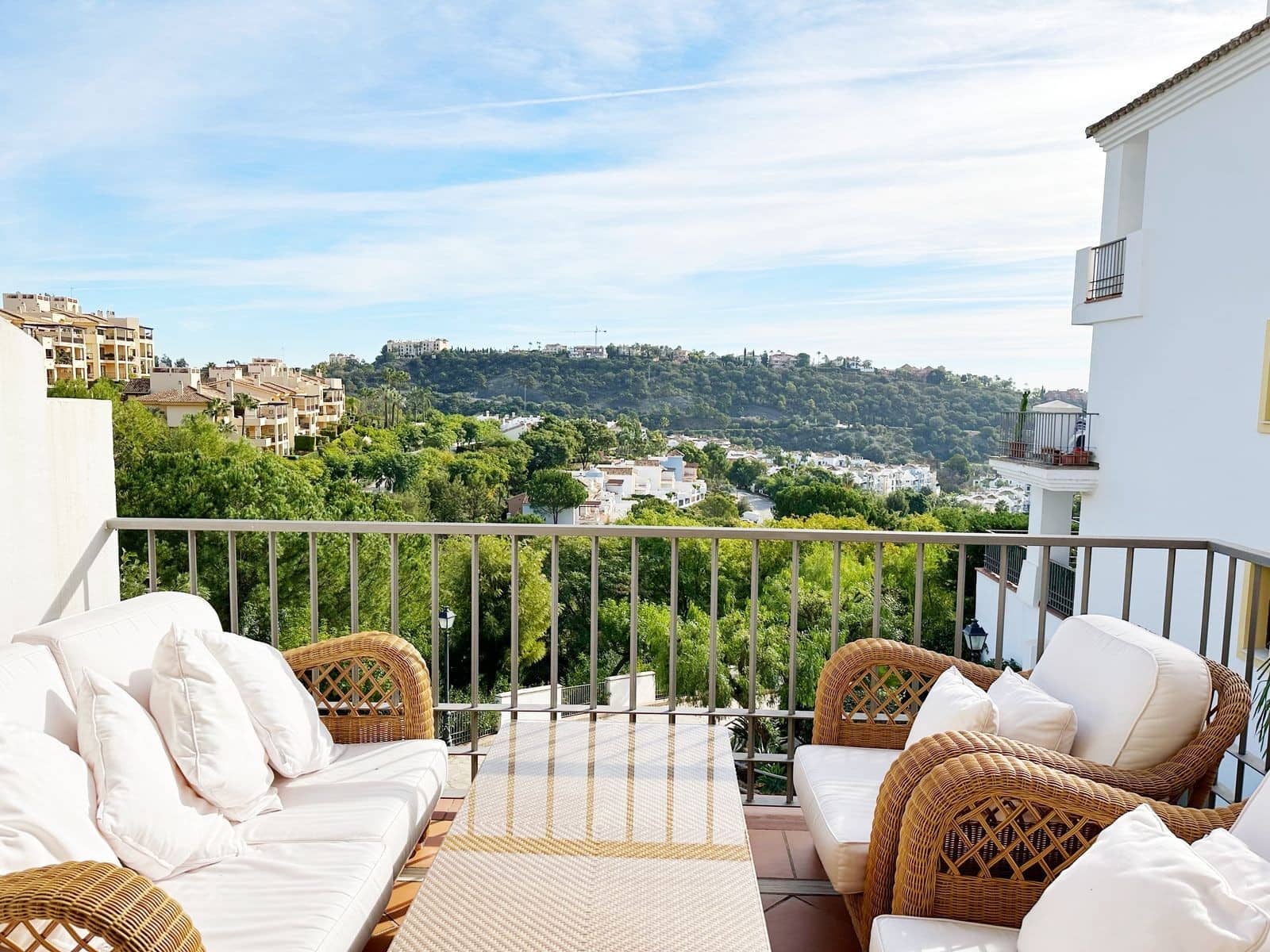 3 sypialnia Apartament na sprzedaż w Benahavis z basenem garażem - 385 000 € (Ref: 8023067)