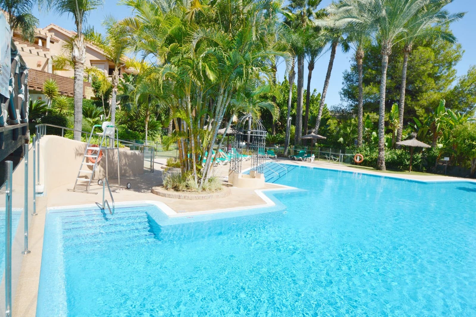2 sovrum Lägenhet till salu i Marbella med pool garage - 699 900 € (Ref: 8028908)