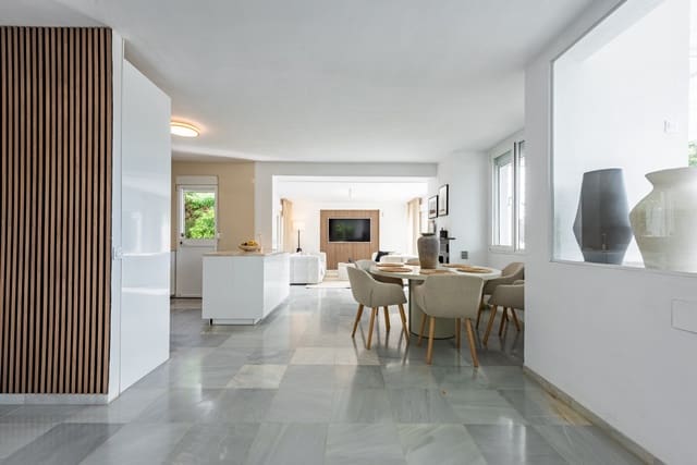 3 bedroom Villa for sale in Nueva Andalucía Centro, Marbella with pool garage - € 999,000 (Ref: 8074984)