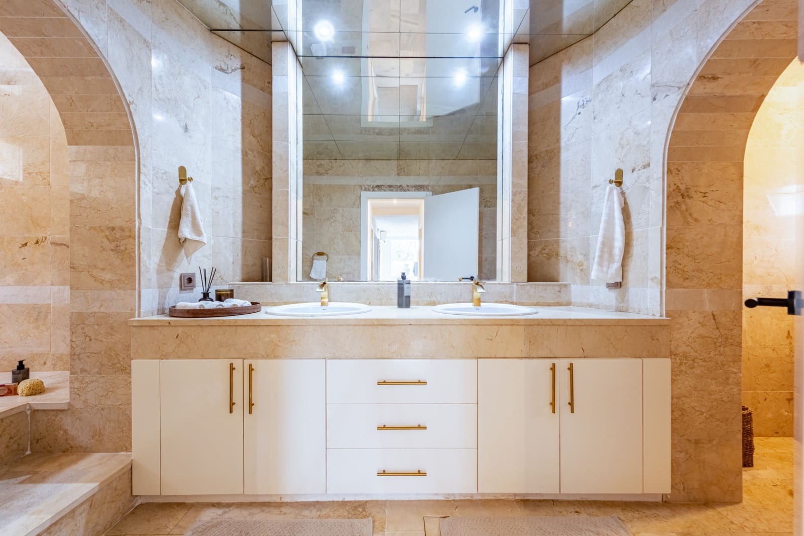 3 chambre Villa/Maison à vendre à Nueva Andalucia avec piscine garage - 999 000 € (Ref: 8074984)