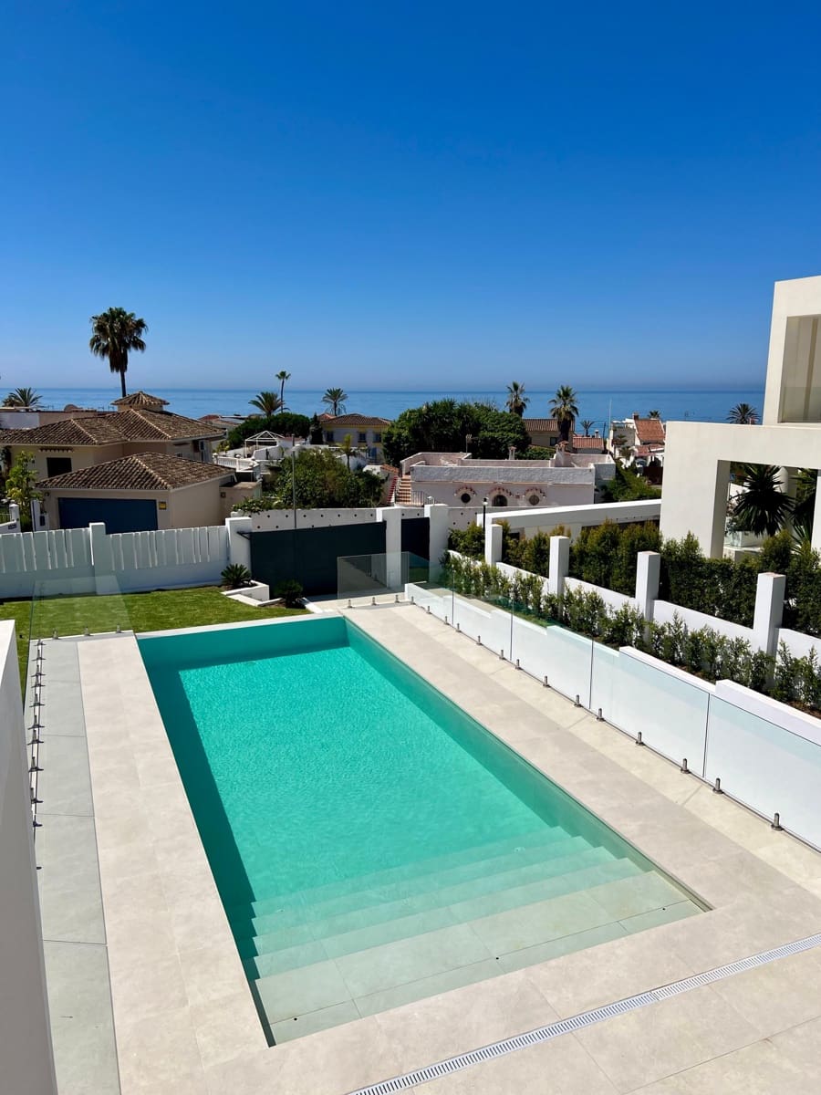 4 bedroom Villa for sale in Marbella with pool garage - € 3,899,000 (Ref: 8074987)